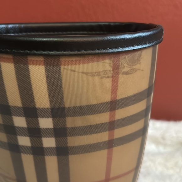 Burberry Rainboots Sz 38. In very good condition! Only worn a handful of times. - Picture 2 of 10